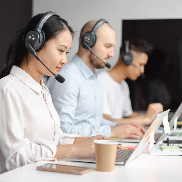 Customer service call center